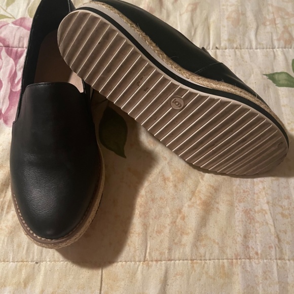Black slip on wedge espadrill loafer.  Size 6 - Picture 4 of 4